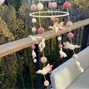 Pehr Mobile - Birds of a Feather - Baby Nursery